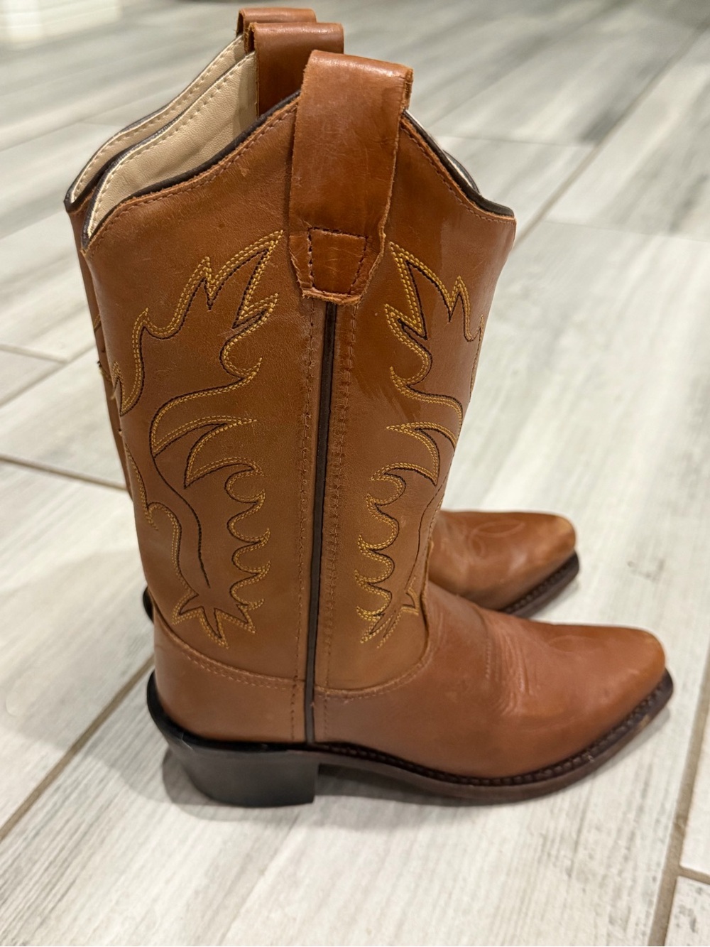 Old West Tan Leather Cowboy Boots with Decorative Stitching